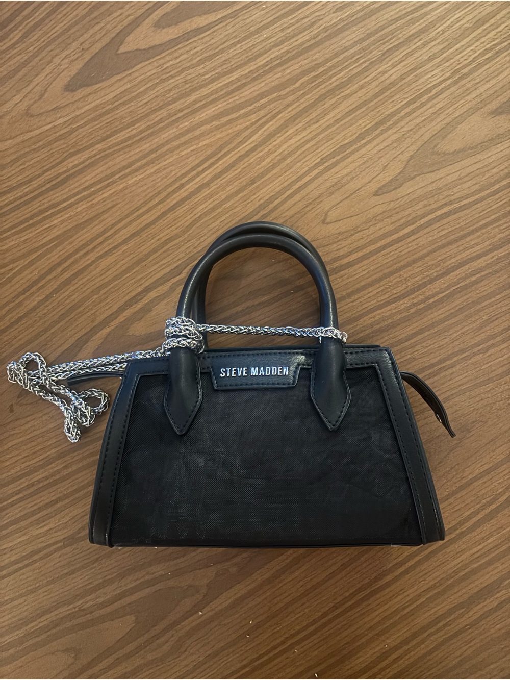NWoT - Steve Madden - black mesh bag
Comes with removal chain crossbody strap